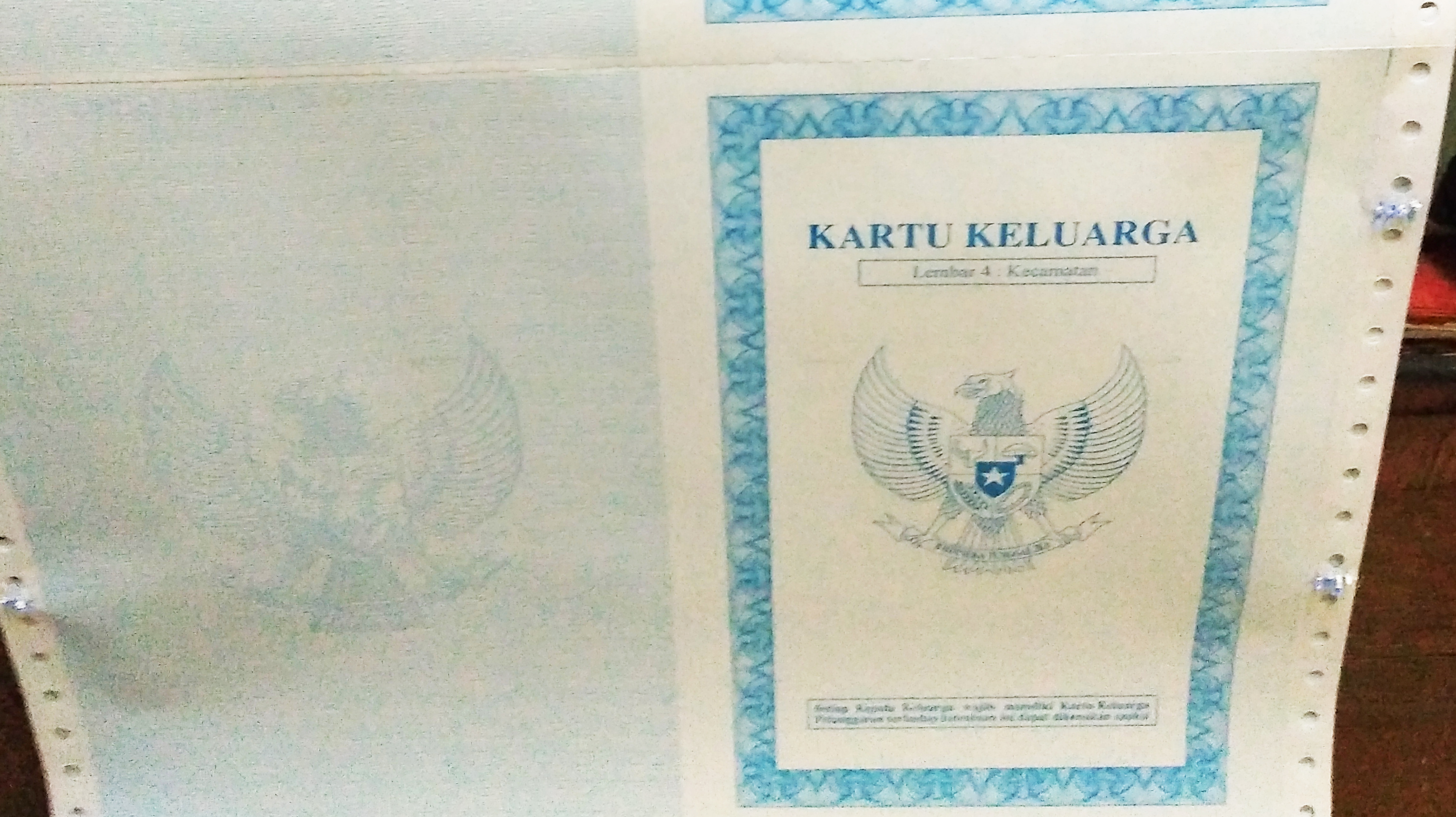 The strict requirements of the Family Card registration system make it hard for many Indonesians to access JKN. (Credit: Clara Siagian)