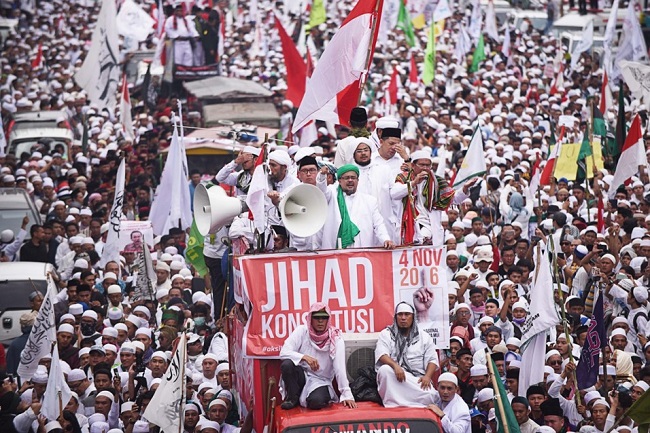 The Movement of Indonesian Council Edict Supporters (GNPF MUI) stage a massive rally in protest of former Jakarta Governor Basuki “Ahok” Tjahaja Purnama’s allegedly blasphemous remarks in Jakarta on 4 Nov. 2016. (Antara/Akbar Nugroho Gumay)