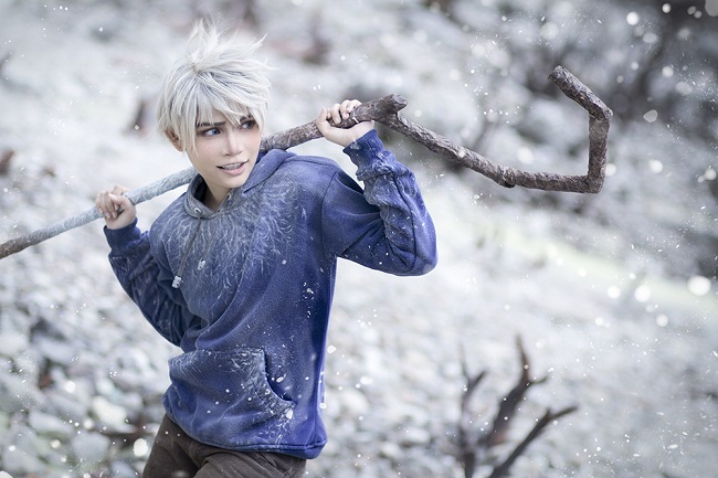 Indonesian female cosplayer performing as a male character / Indra Adryan @indraadryan; APHIN @phinaphin. permission to use the photo granted